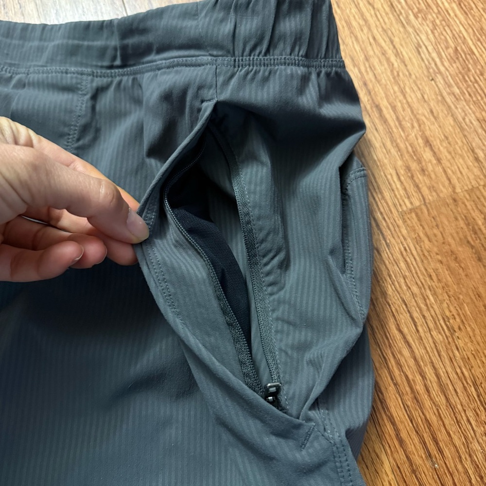 Lululemon Surge Joggers in gray stripes size M - Picture 12 of 16
